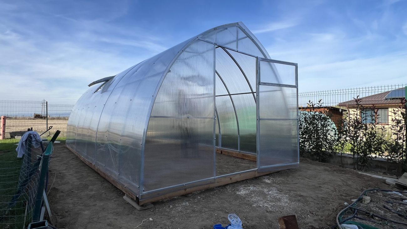 Seră din policarbonat Agromir Arrow 3.0 m.